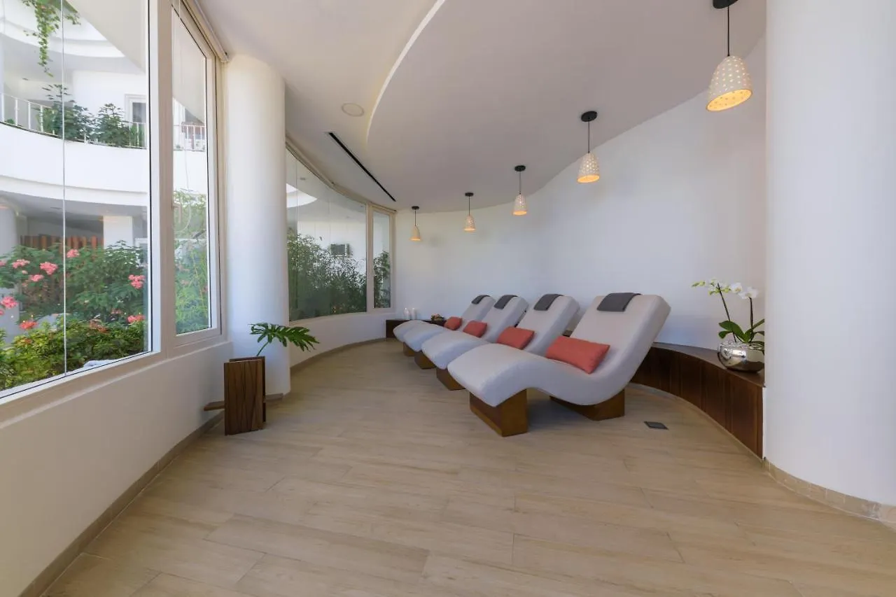 Residences By Grand Miramar Пуэрто-Вальярта 4*,