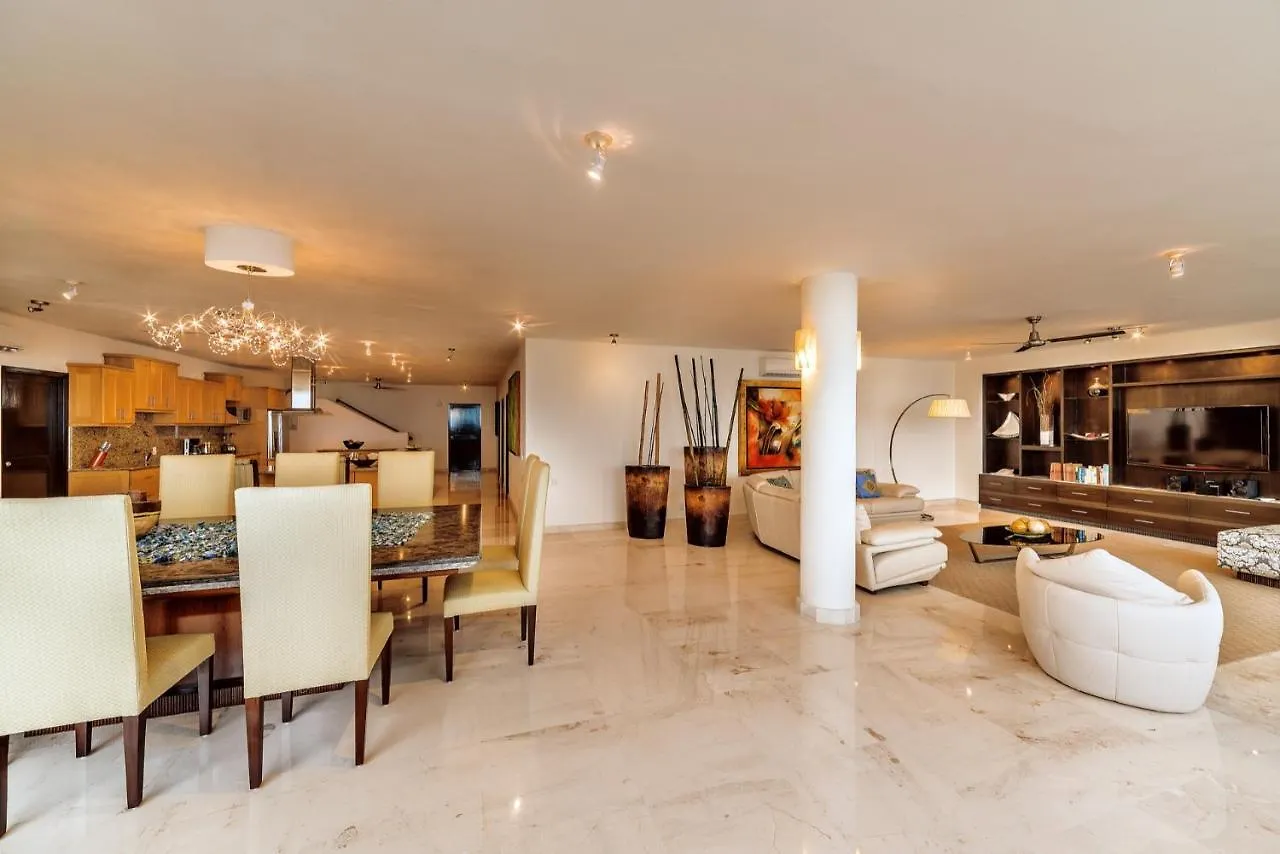 Residences By Grand Miramar Пуэрто-Вальярта 4*,
